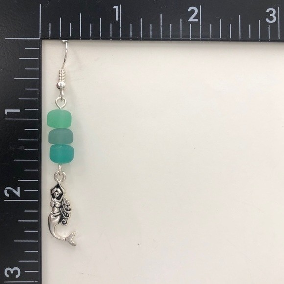 🌼 Mermaid Simulated Sea Glass Beaded Charm Dangle Earrings - Picture 2 of 2